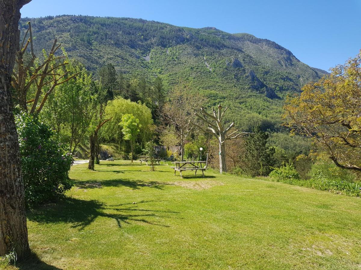 Camping Calme Et Nature Castellane Exterior foto