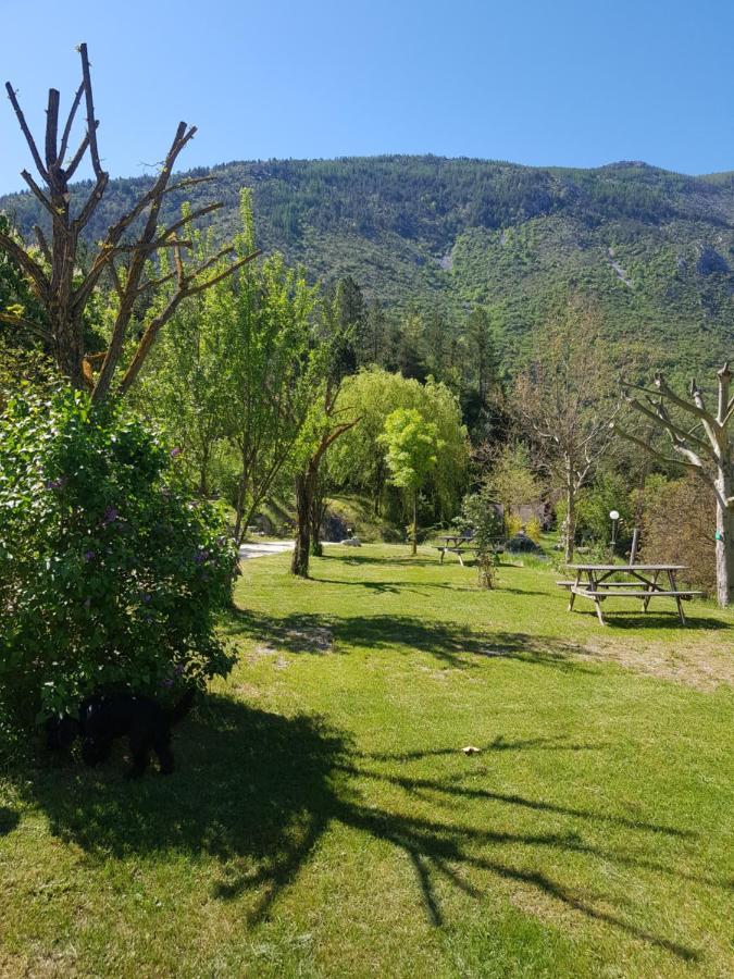 Camping Calme Et Nature Castellane Exterior foto