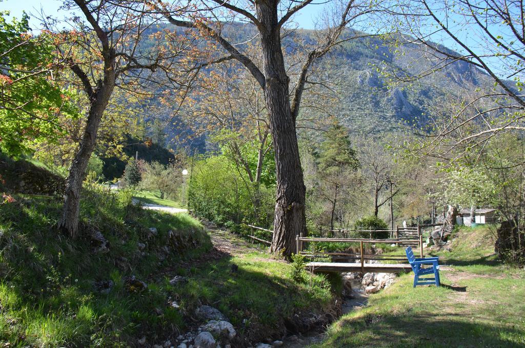Camping Calme Et Nature Castellane Exterior foto