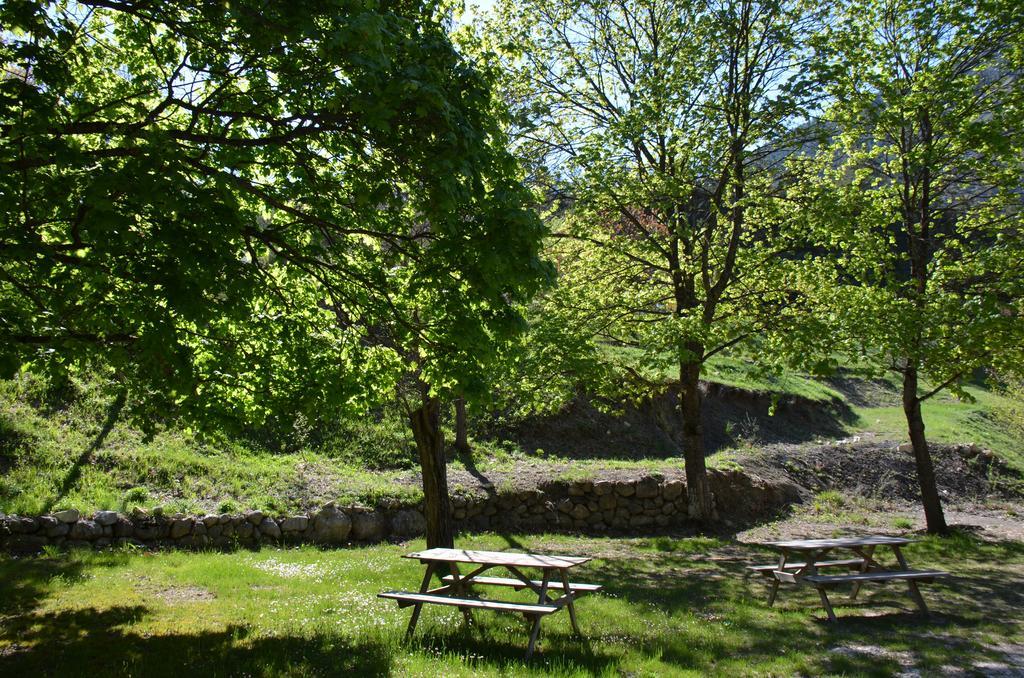 Camping Calme Et Nature Castellane Exterior foto