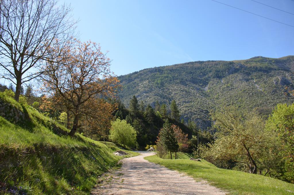 Camping Calme Et Nature Castellane Exterior foto