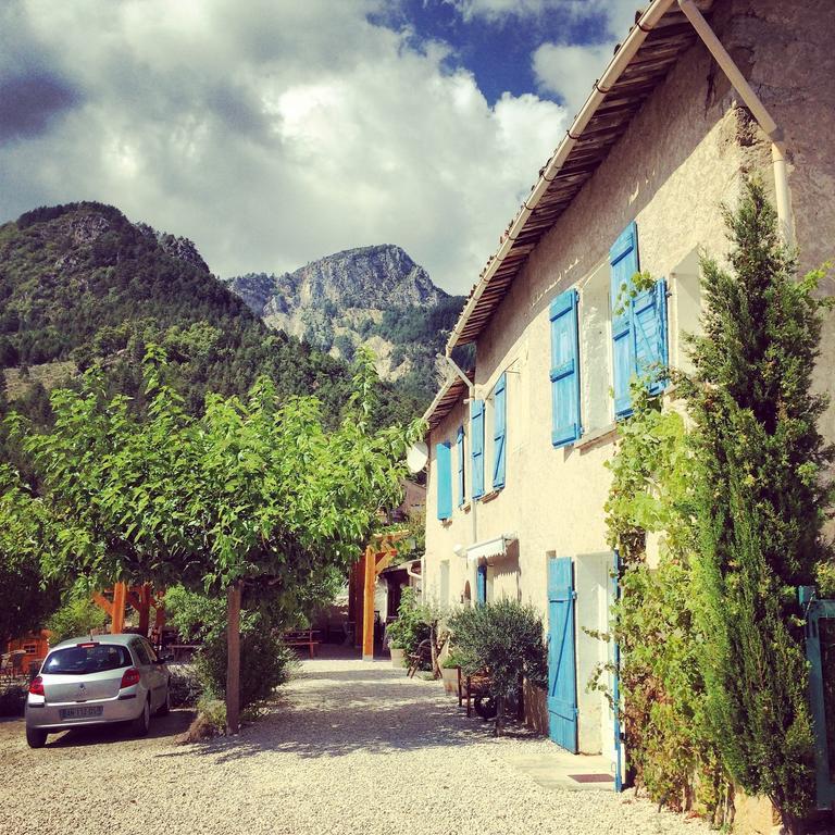 Camping Calme Et Nature Castellane Exterior foto