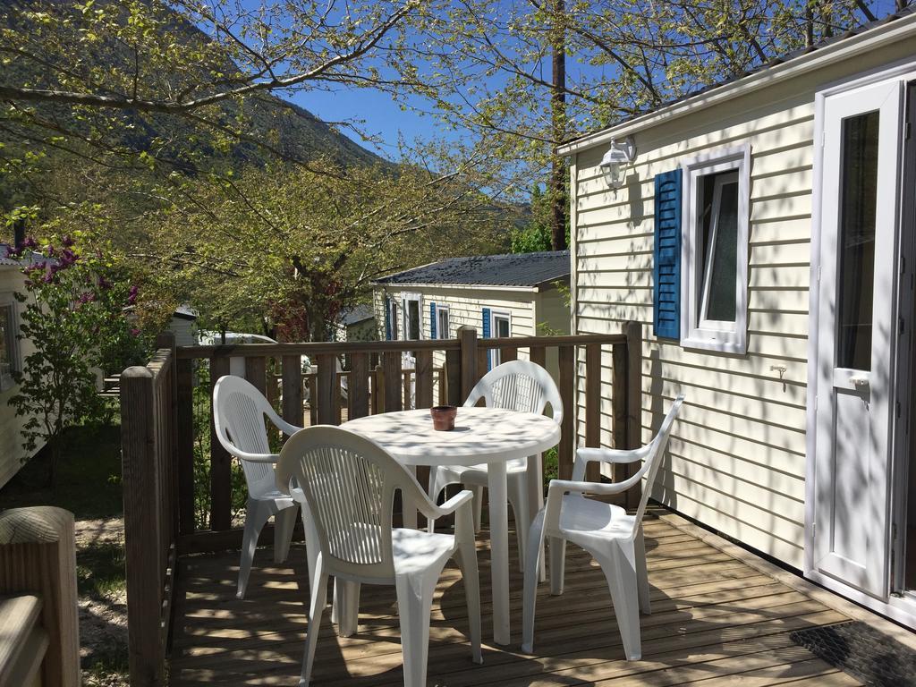 Camping Calme Et Nature Castellane Exterior foto