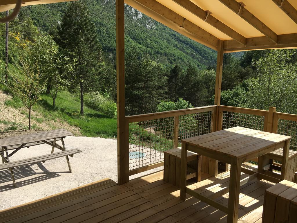Camping Calme Et Nature Castellane Exterior foto