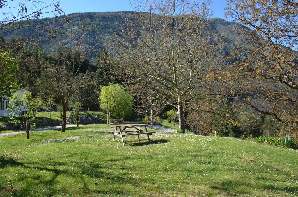 Camping Calme Et Nature Castellane Exterior foto